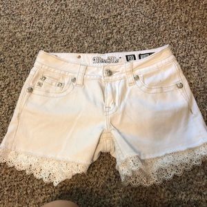Miss Me embroidered bottom size 27 women’s shorts.